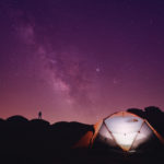 aufblasbares Zelt bei Nacht