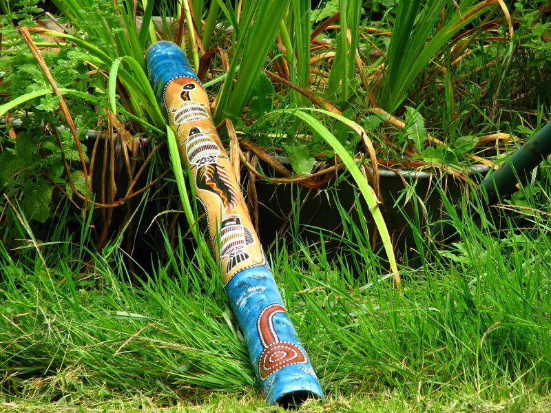 Veranschaulichung einer Handbemalung eines Didgeridoos