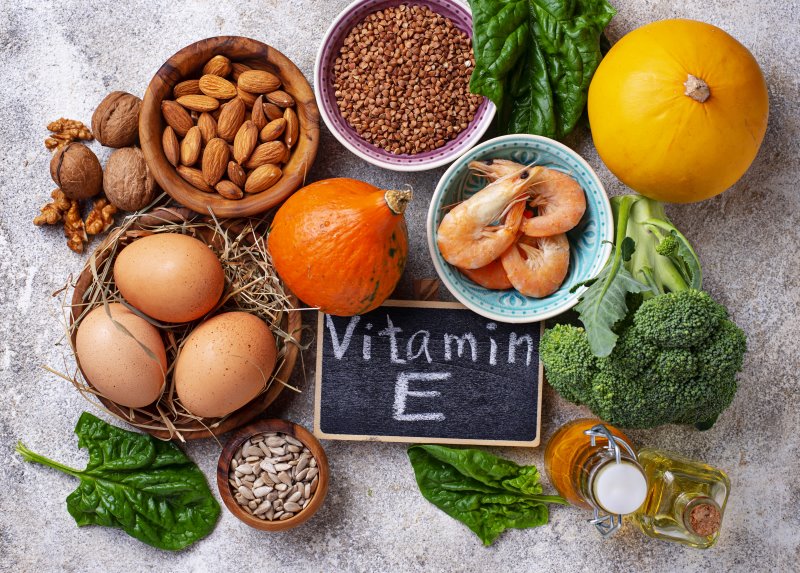 Vitamin E Lebensmittel mit einem Vitamin E Schild